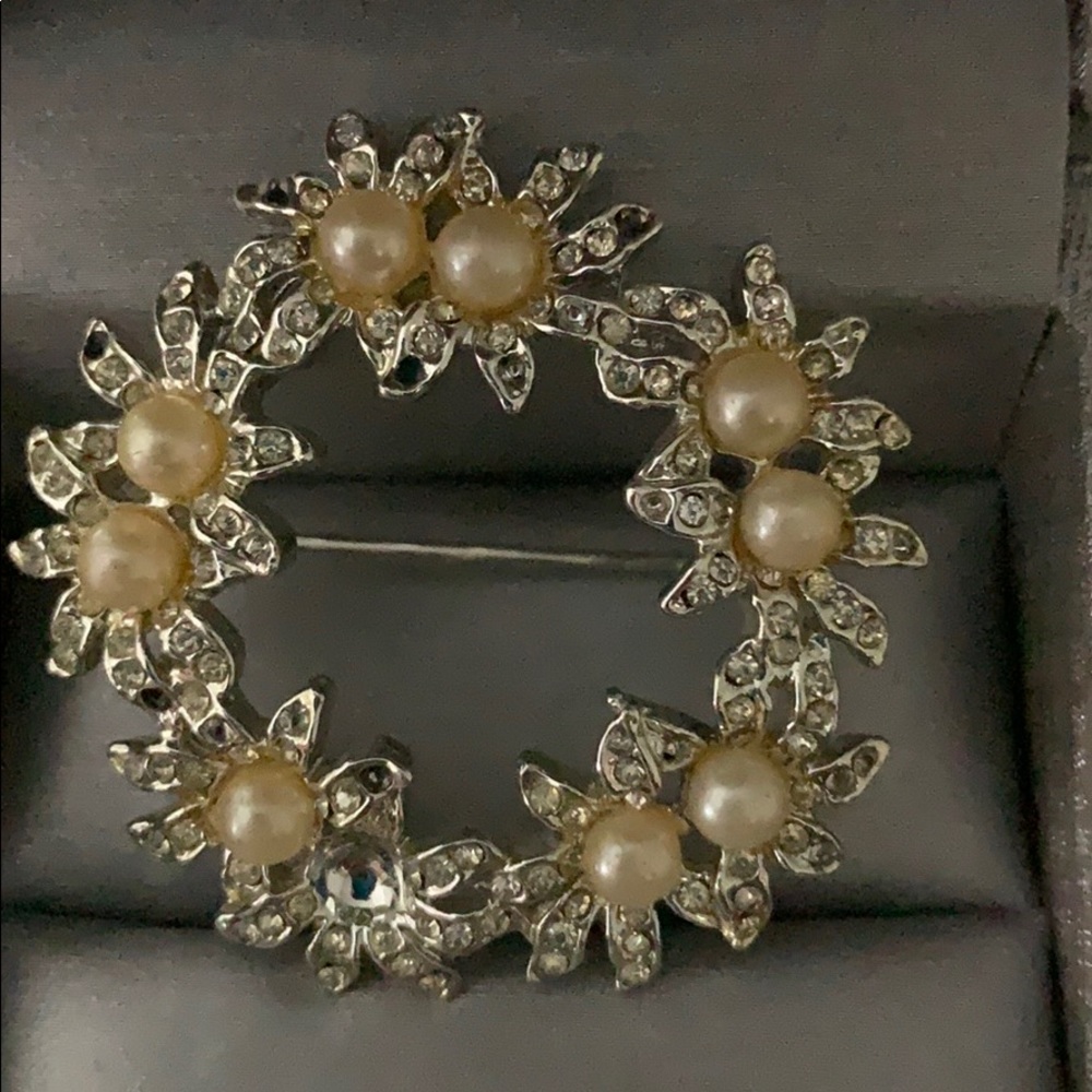 Pearl pin